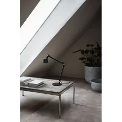 Vipp521 Tafellamp Zwart - Vipp - Koop Online -Verlichting Opslag 570595300474120vipp52120bordlampe20sort20 20vipp 4