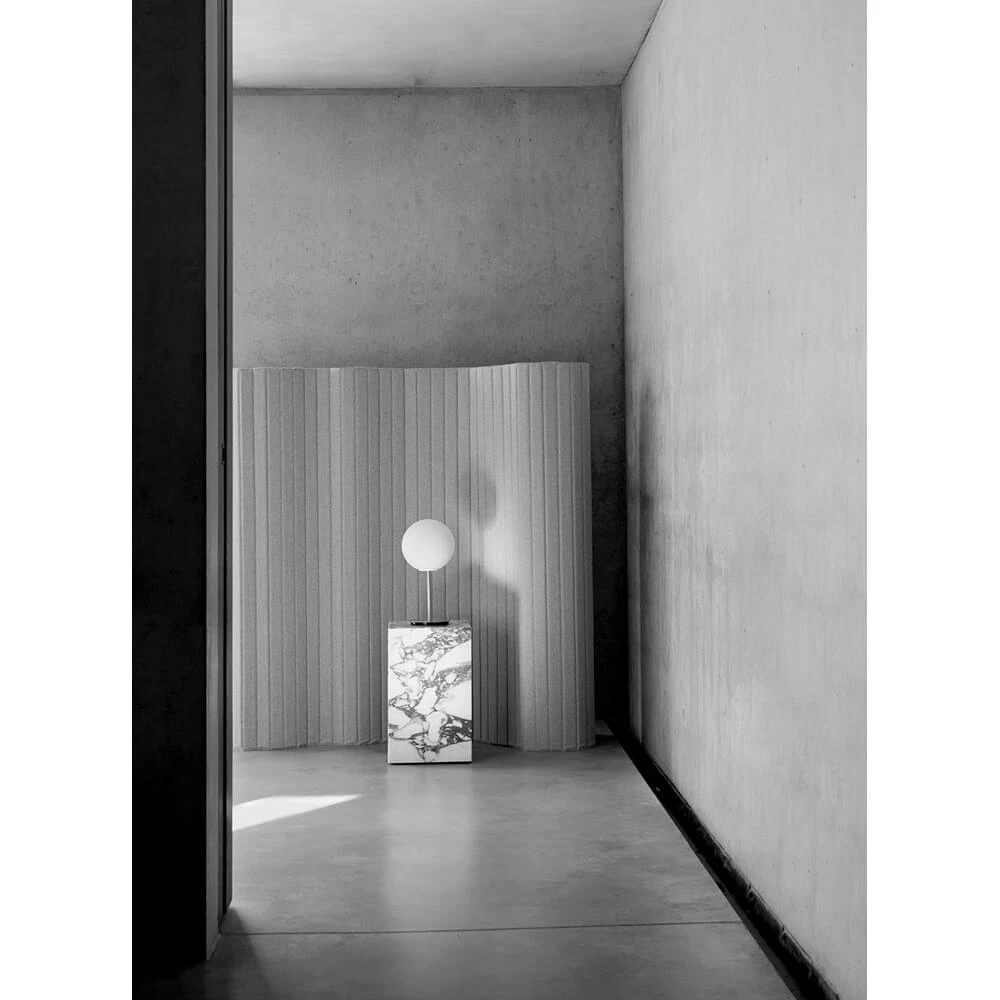 TR Bulb Tafellamp Brushed Brass/Shiny Opal - Menu - Koop Online 6 TR Bulb Tafellamp Brushed Brass/Shiny Opal - Menu - Koop Online - Afbeelding 4