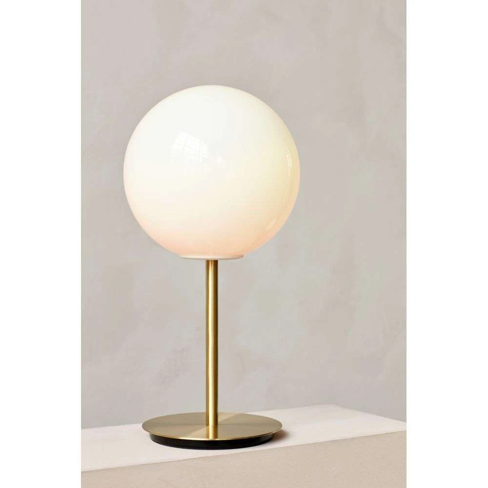TR Bulb Tafellamp Brushed Brass/Shiny Opal - Menu - Koop Online 5 TR Bulb Tafellamp Brushed Brass/Shiny Opal - Menu - Koop Online - Afbeelding 3