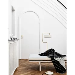 Petite Machine Vloerlamp Polished Brass - Made By Hand - Koop Online -Verlichting Opslag 5710780132505petite machine gulv brass madebyhand2