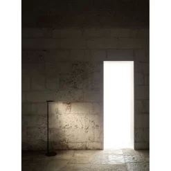 Oblique F Vloerlamp 3000K USB-C USB-C Matt Rust - Flos - Koop Online -Verlichting Opslag 8200900094894oblique floor rust3