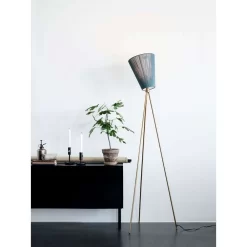 Oslo Wood VloerLamp Wit/Licht Blauw - Northern - Koop Online -Verlichting Opslag Oslo ood Gold High res Photo Chris Tonnesen 1