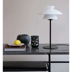 Valby Taffellamp H40 Opal - DybergLarsen - Koop Online -Verlichting Opslag opal bord INSTA1